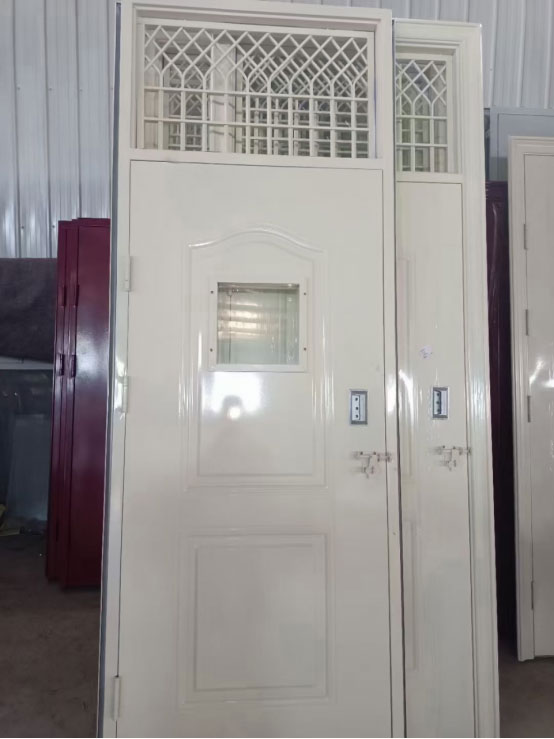 库尔勒学校教室门 库尔勒学校教室门