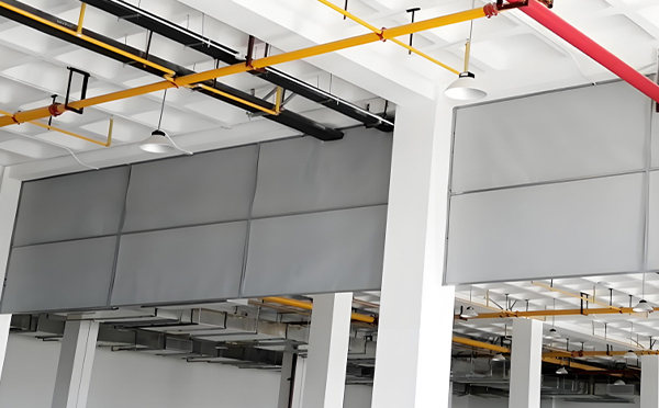 商场防烟分区常闭节点：库尔勒挡烟垂壁高度与控制器接线图解