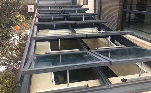 某轨道交通车辆维修车间库尔勒排烟窗应用