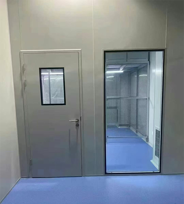 学校教学楼完成库尔勒防火门标准化安装